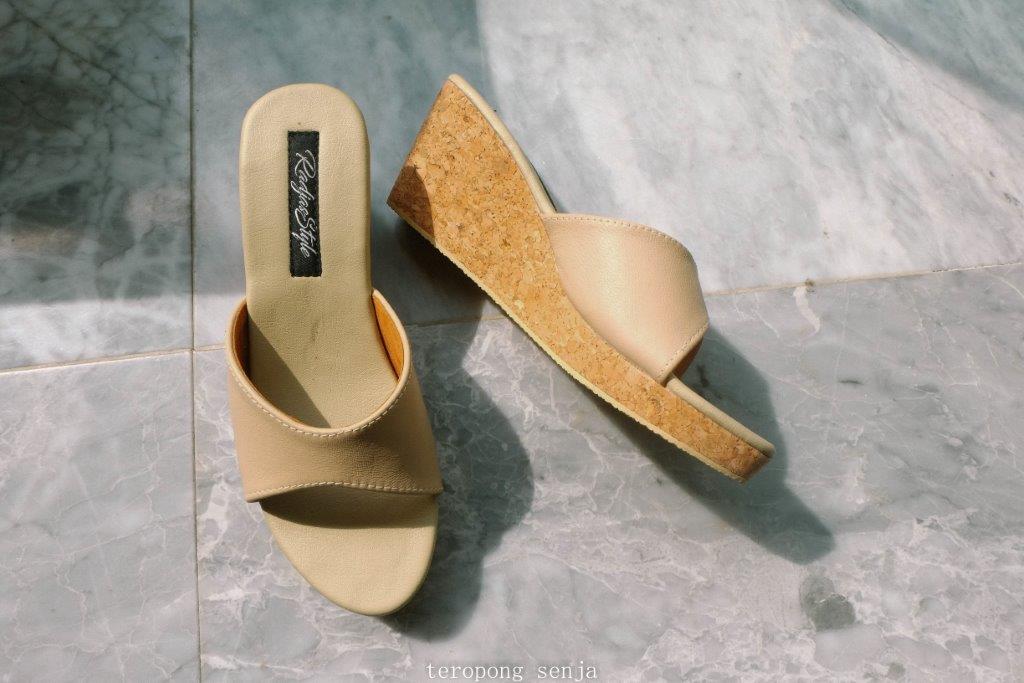 Rp185.000, size (36-41), tipe (wedges 7 cm), material (50 persen kulit-50 persen sintetis) (2)
