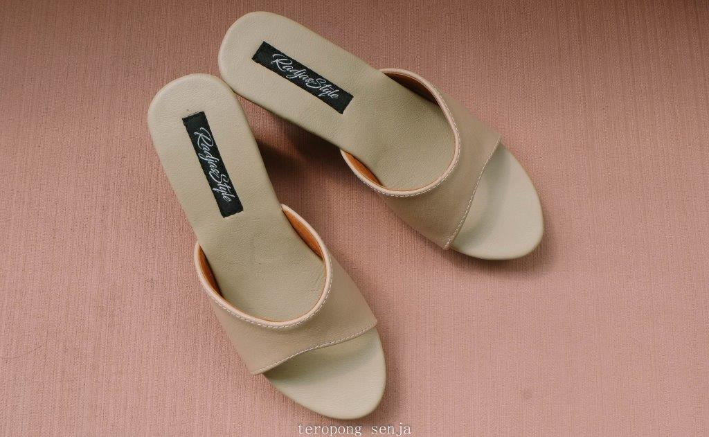Rp185.000, size (36-41), tipe (wedges 7 cm), material (50 persen kulit-50 persen sintetis) (3)